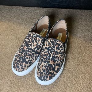 Cheetah canvas shoes